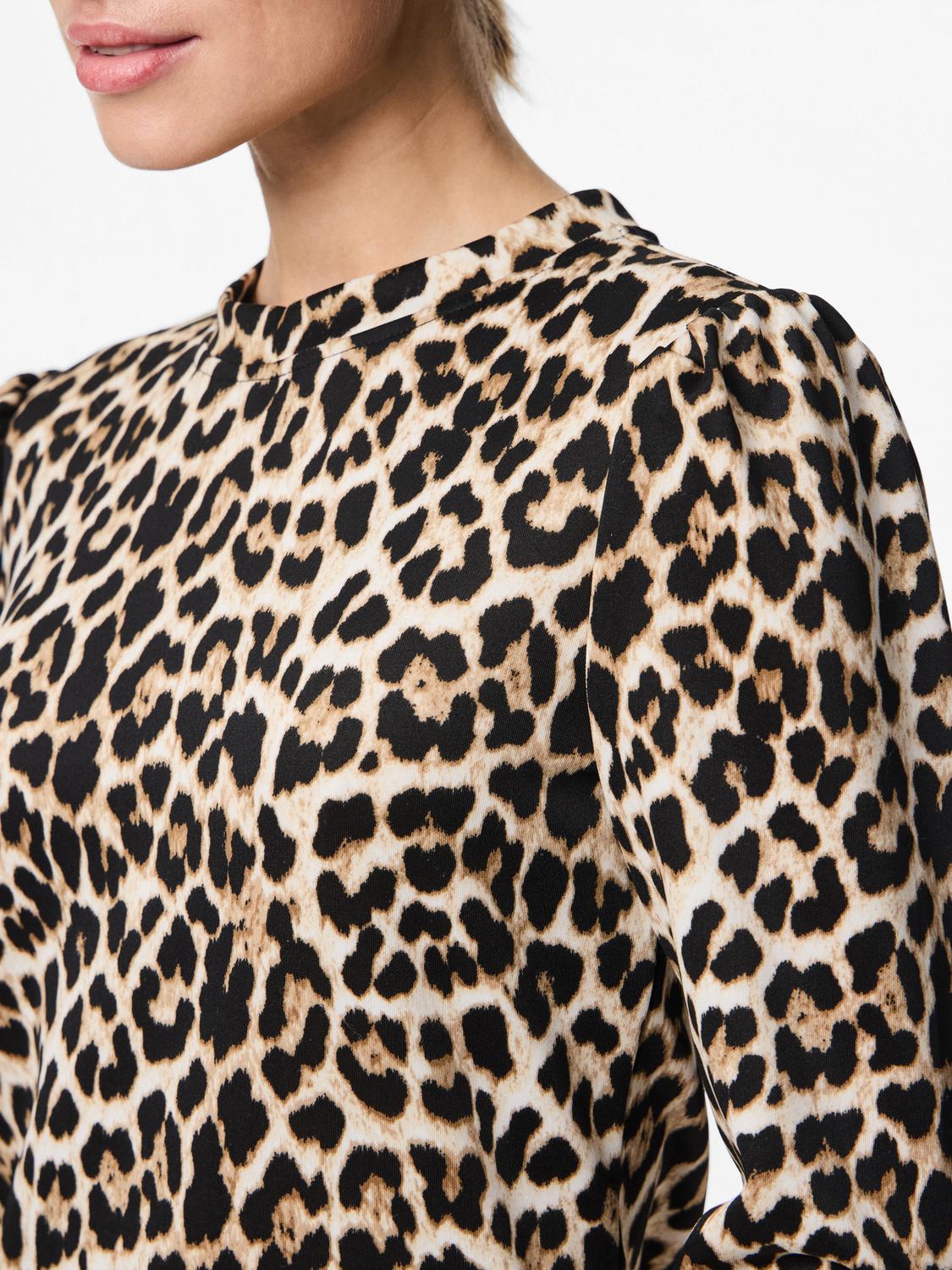 model_shot-detail